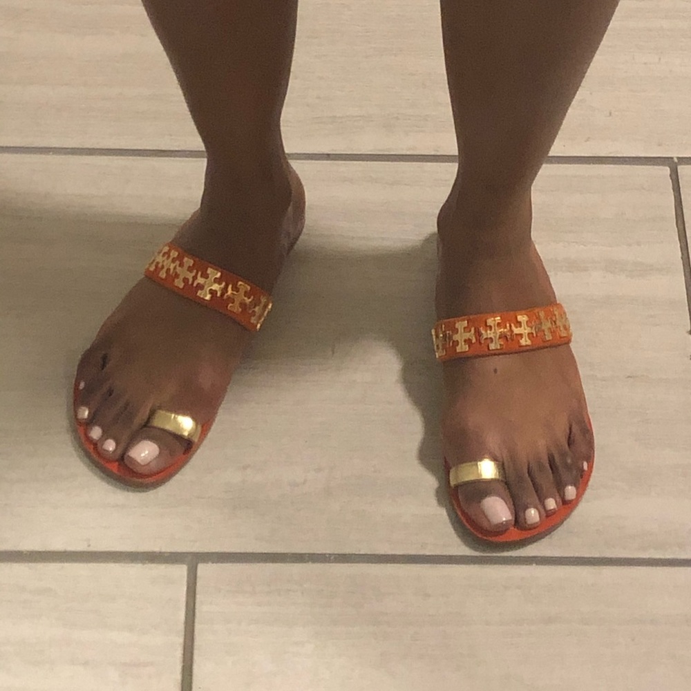 Flat sandals